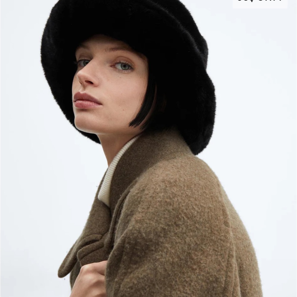 BLOOMINGDALE’S BLACK FAUX FUR SOFT FUZZY HAT NWOT CIRCA 2000